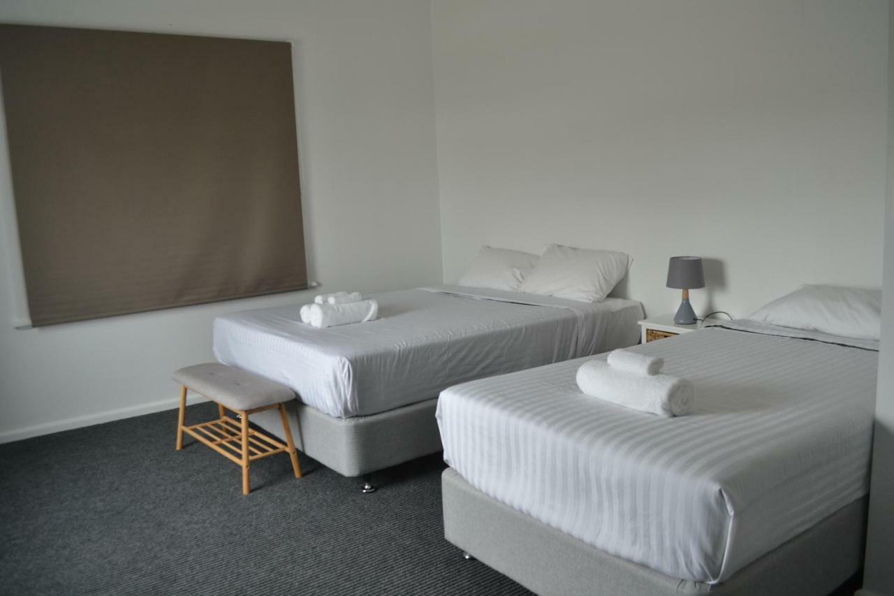 דובו Garden Hotel מראה חיצוני תמונה