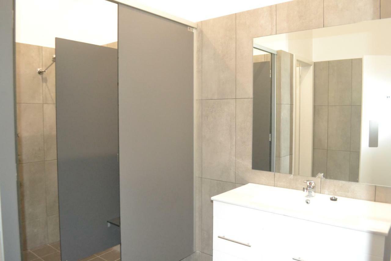 דובו Garden Hotel מראה חיצוני תמונה