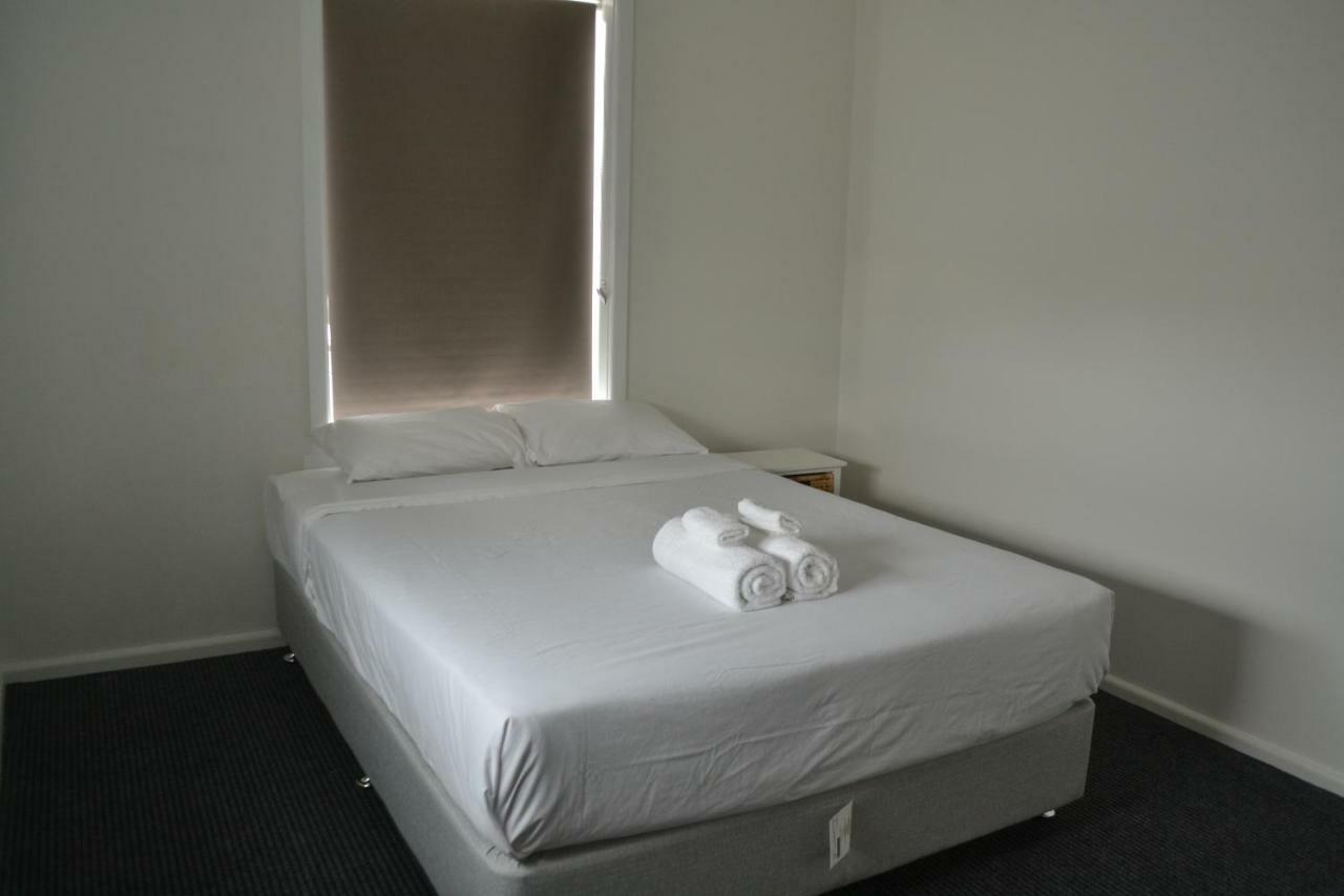 דובו Garden Hotel מראה חיצוני תמונה