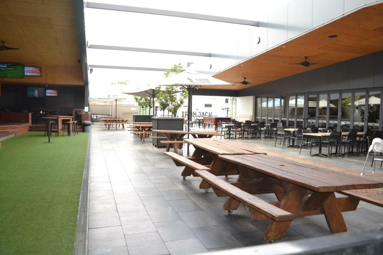 דובו Garden Hotel מראה חיצוני תמונה