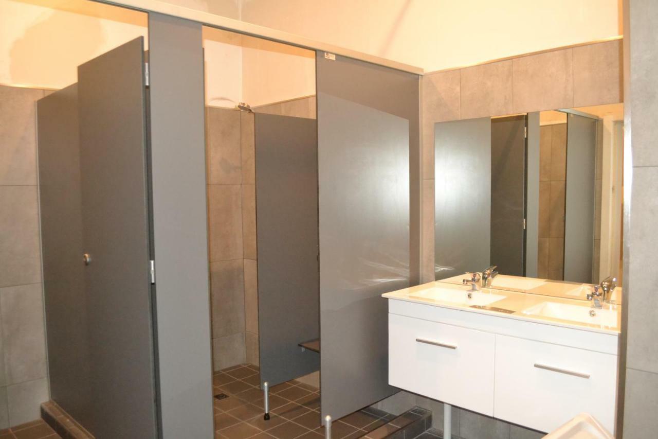 דובו Garden Hotel מראה חיצוני תמונה