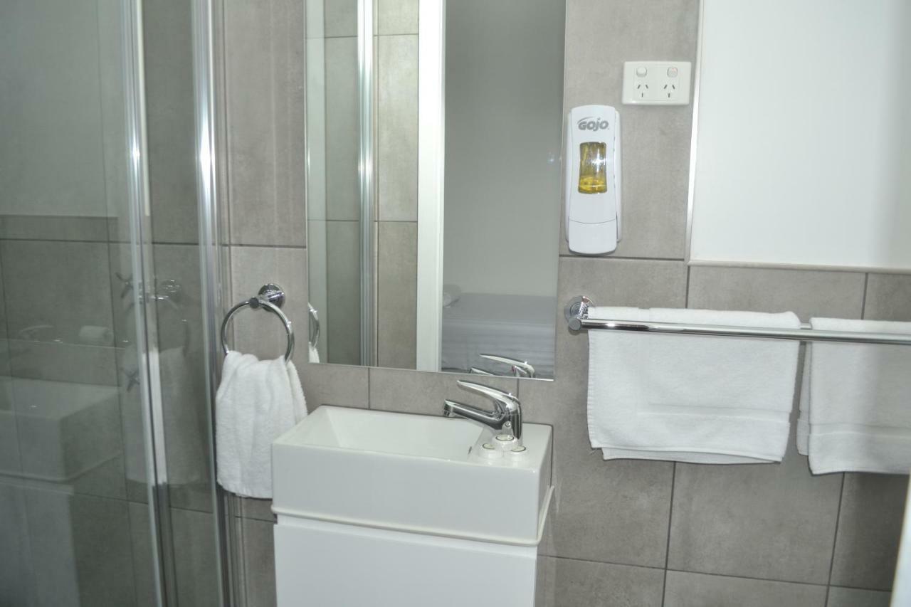 דובו Garden Hotel מראה חיצוני תמונה