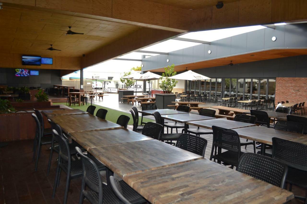 דובו Garden Hotel מראה חיצוני תמונה