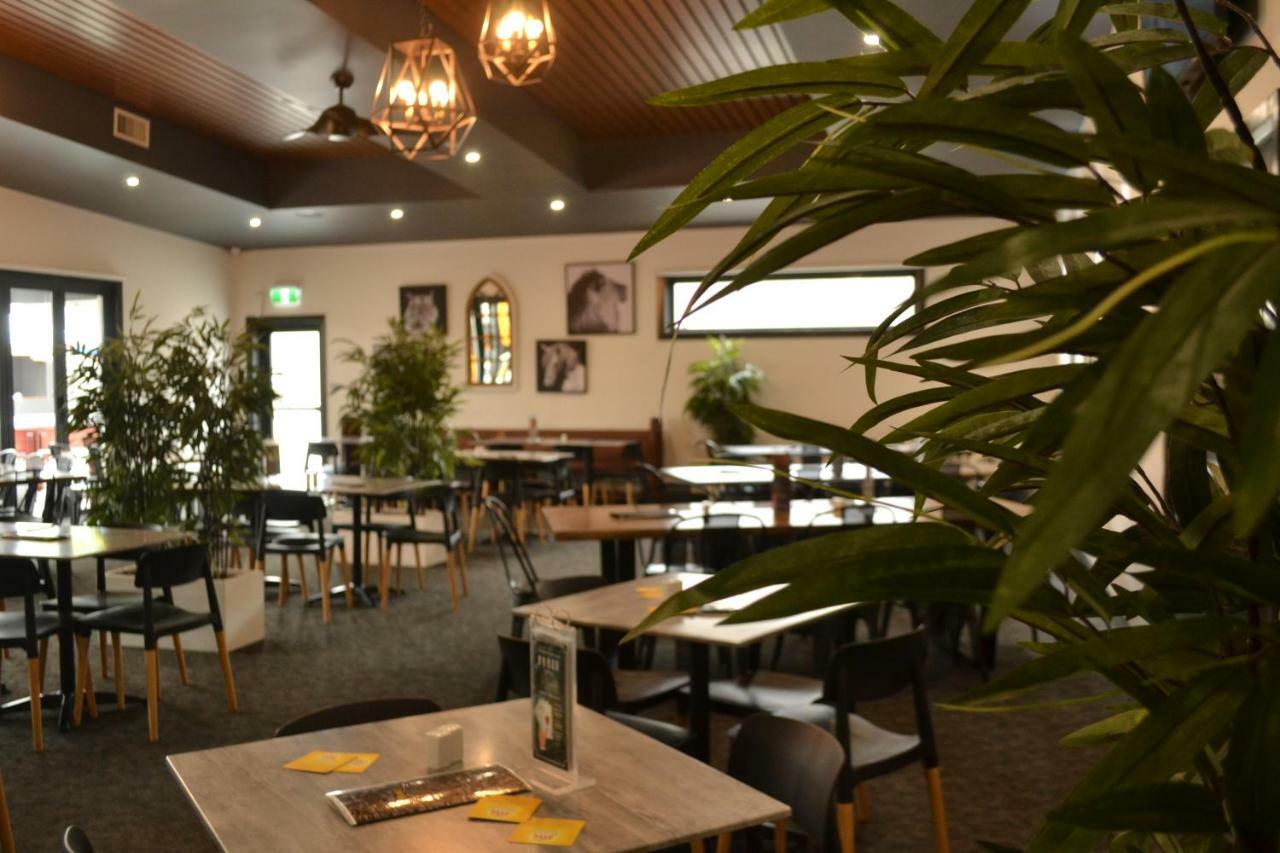 דובו Garden Hotel מראה חיצוני תמונה