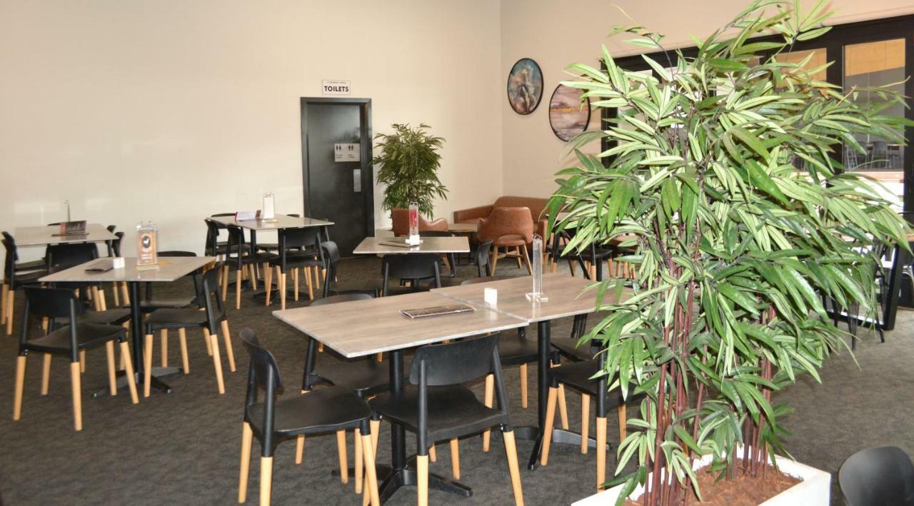 דובו Garden Hotel מראה חיצוני תמונה